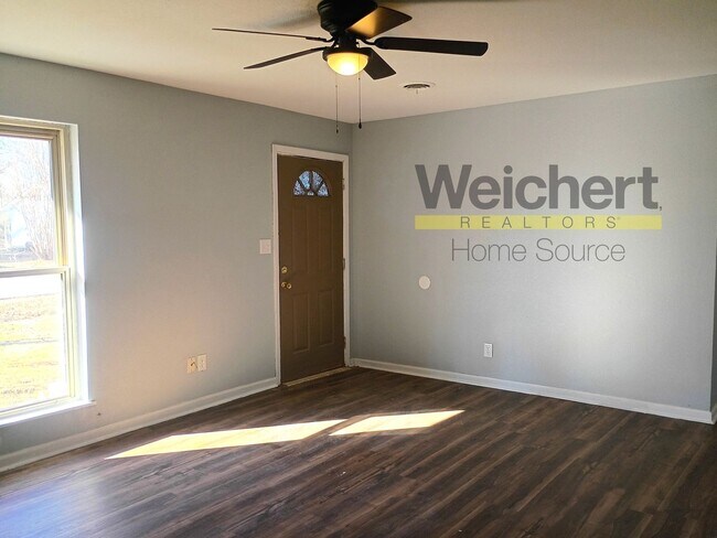 Foto del edificio - Spacious 4 Bedroom, Fully Updated & Move-In Ready!