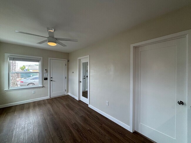 Foto del edificio - Charming 2BD/1BA Home in Morena with Large Yard, In-Unit Laundry & Detached Garage