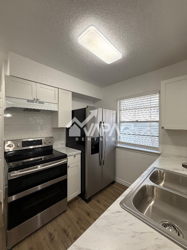 Foto del edificio - 7131 Rolling Hills Ln