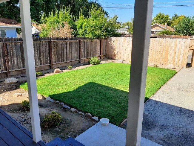 Foto del edificio - 3 Bedroom 2 Bath in Reedley California