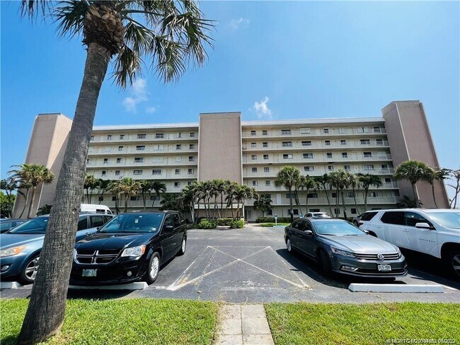 Building Photo - 10102 S Ocean Dr