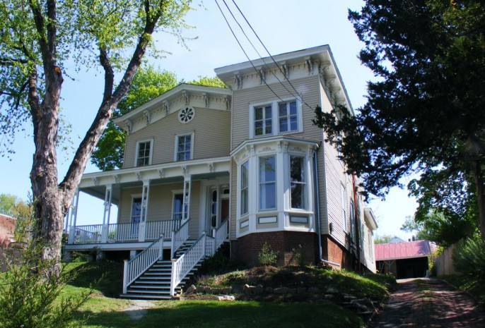 Primary Photo - 268 Main St