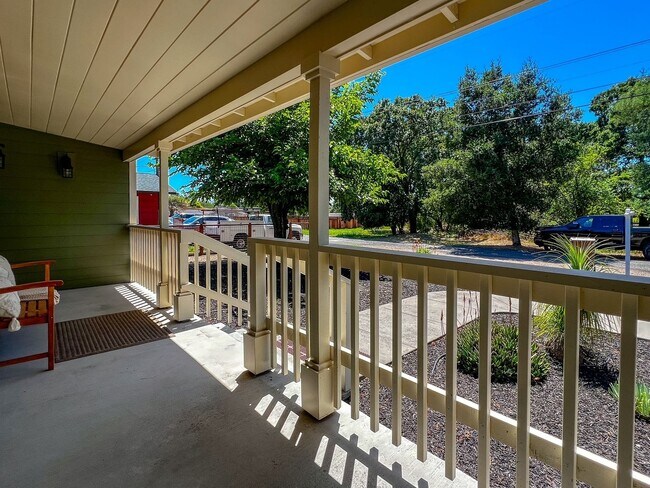 Building Photo - Wine Country Retreat with Guest Cottage & Vineyard Views
