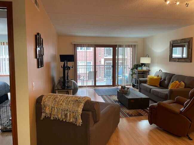 living room - 5340 N Lowell Ave