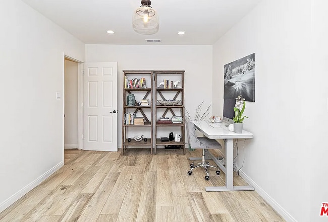 Building Photo - 1525 Glenavon Ave