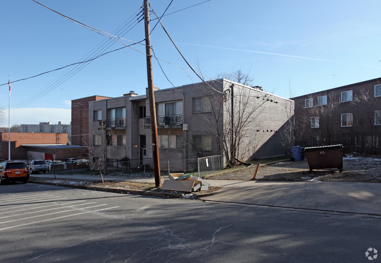 Building Photo - 501 Chesapeake St SE