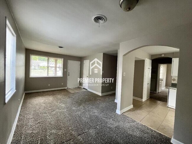 Foto del edificio - 4572 Violet Ave