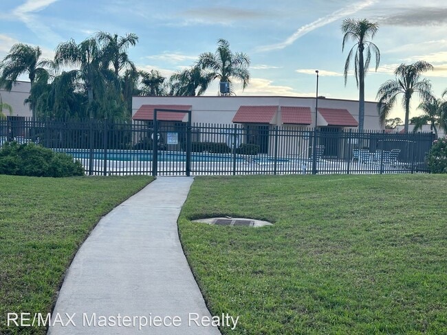 Building Photo - 1 br, 1 bath House - 2013 NE Collins Ave 4...