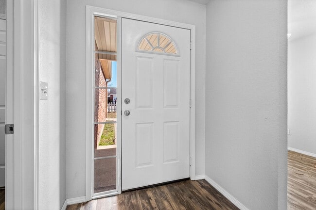 Building Photo - Beautilful Rental on Jasmine Lane