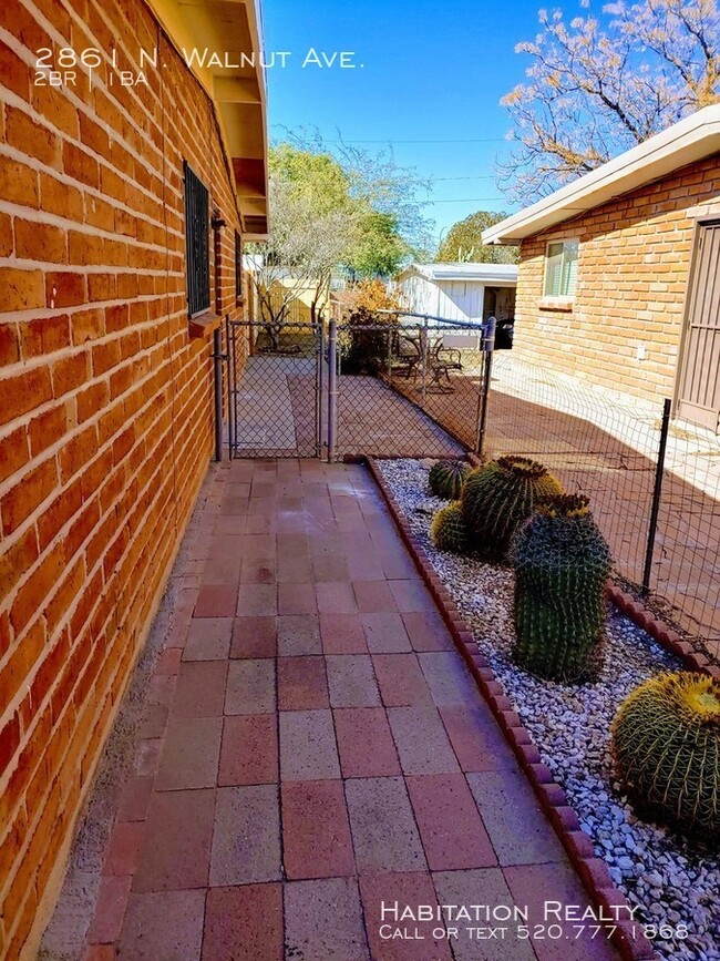 Building Photo - Remodeled 2 bedroom/1 bath duplex