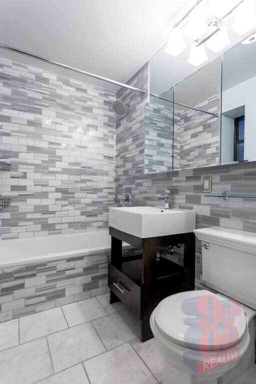 Foto del edificio - 340 E 18th St