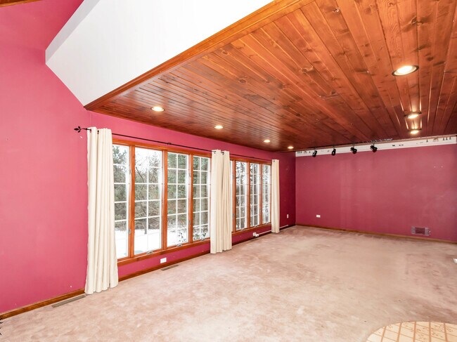 Building Photo - 2790 N Cedar Rd
