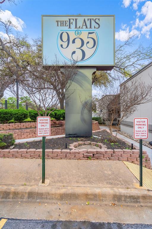 Building Photo - 935 La Posada Dr