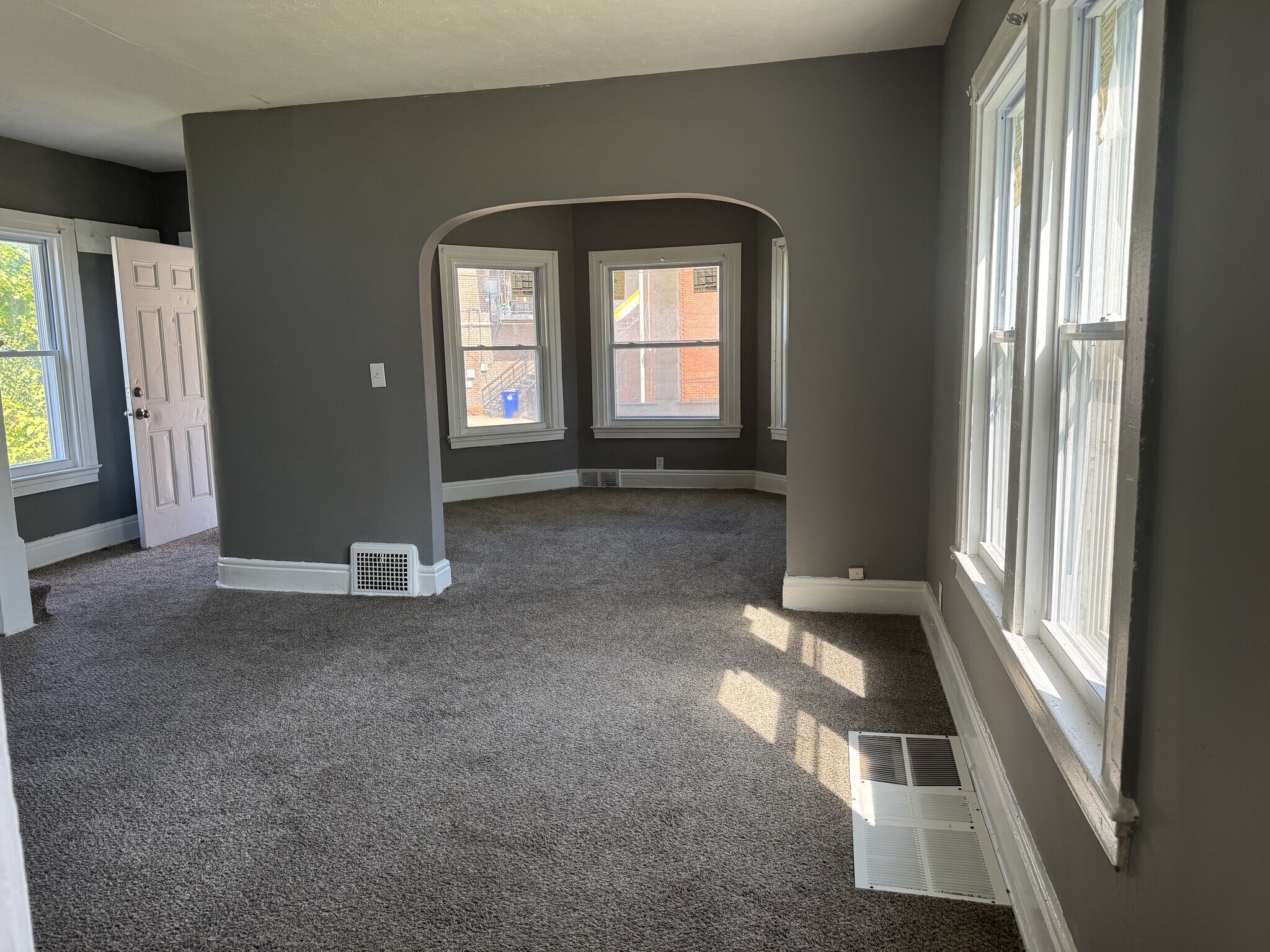 15414 Calcutta Ave Cleveland, OH 44110 – photo 2