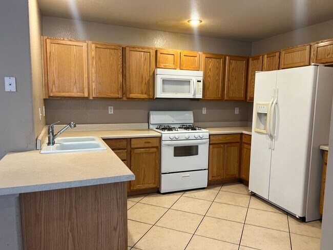 Building Photo - 9276 Millikan Ave