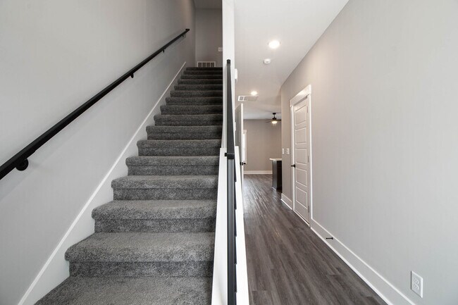 Building Photo - 1602 Jonathan Wade Cir