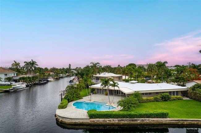 Building Photo - 2130 NE 15th St