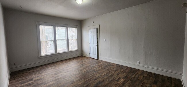 Foto del edificio - 1854 W College Ave