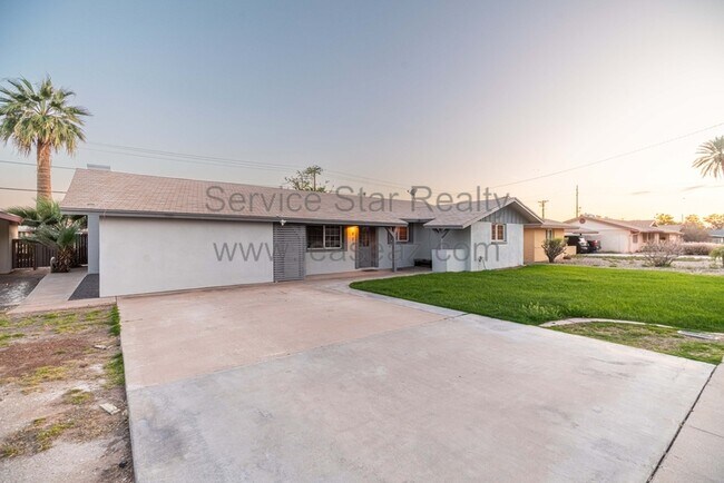 Building Photo - 923 E Wesleyan Dr