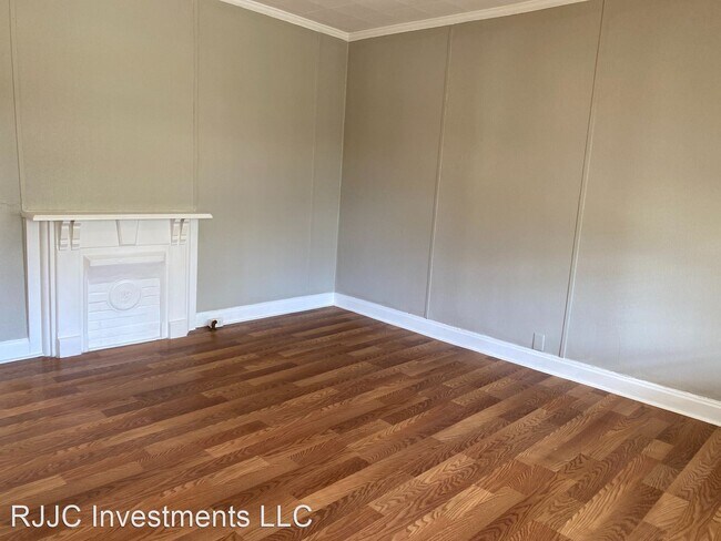 Building Photo - 2 br, 1 bath House - 424 East 7th Street