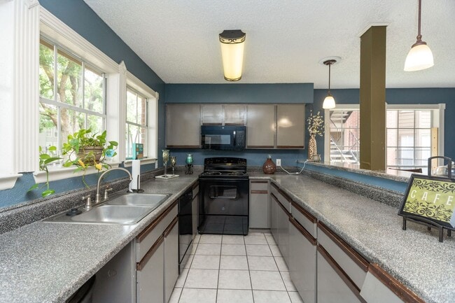 Building Photo - Champion Oaks