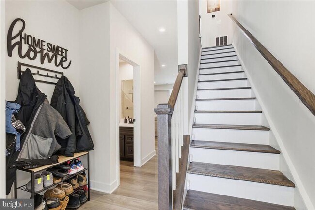 Foto del edificio - 7810 Yona Ct