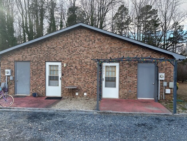 Building Photo - 1448