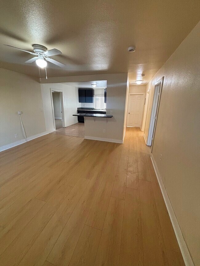 Building Photo - 1214 1/2 W 90th Pl