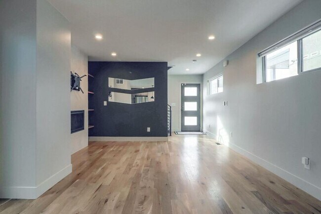 Building Photo - 1386 Zenobia St