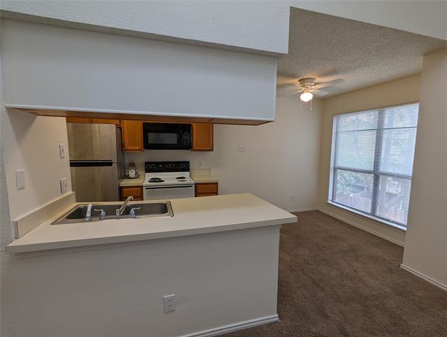 Building Photo - 5750 Phoenix Dr