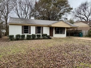 Building Photo - 8241 Ashbrook Dr