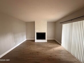 Building Photo - 87 Springwood Square