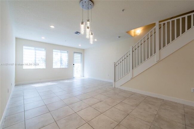 Building Photo - 6425 NW 103rd Place Unit 107