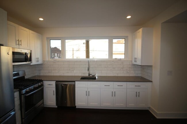 Building Photo - 1241 N 5th St