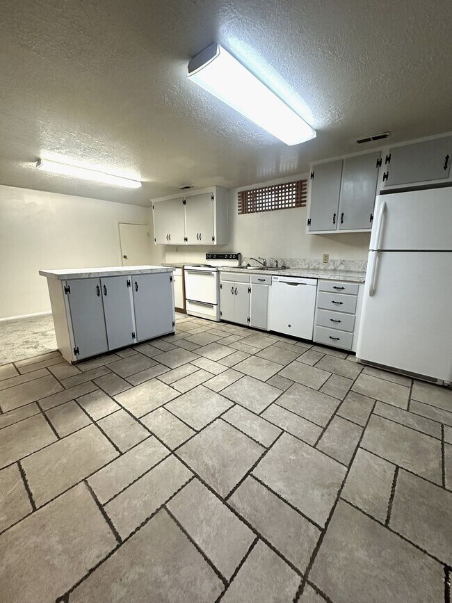 Foto del edificio - 3429 Quincy Ave