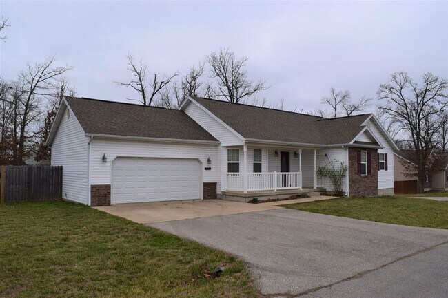 Building Photo - 3-Bedroom Home with Room to Roam – Fenced In Backyard