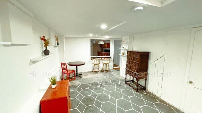 Foto del edificio - 3129 Eastern Ave
