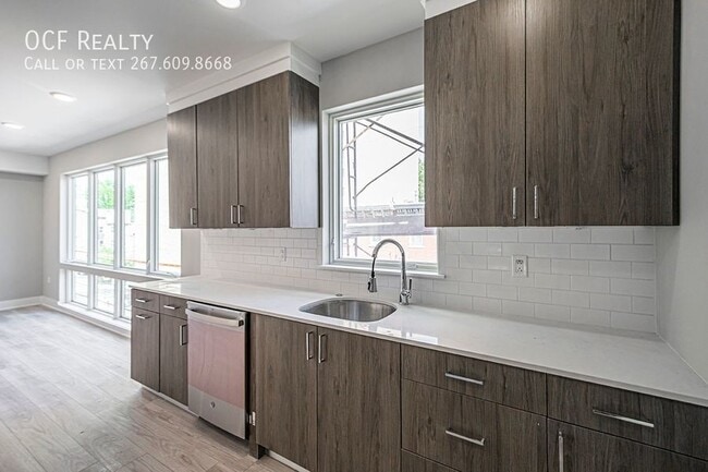 Building Photo - 746 S 16th St