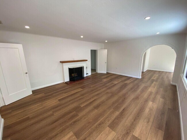 Foto del edificio - Spacious West Menlo Park Home for Rent