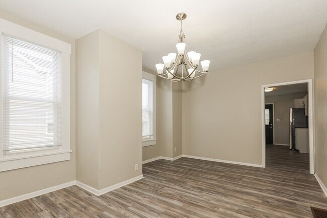 Building Photo - Adorable 4 Bedroom