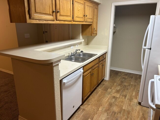 Kitchen - 112 Tawakoni Trl