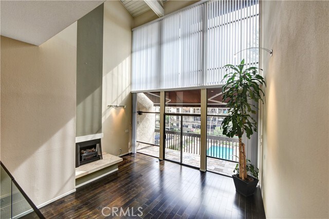 Foto principal - 6316 Marina Pacifica Dr N
