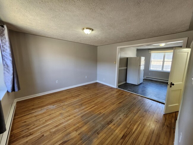 Building Photo - 47 McKenna Crescent