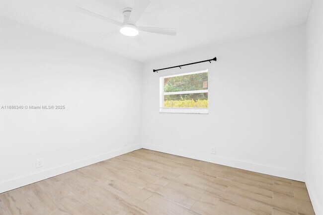 Foto del edificio - 1109 NE 6th Ave