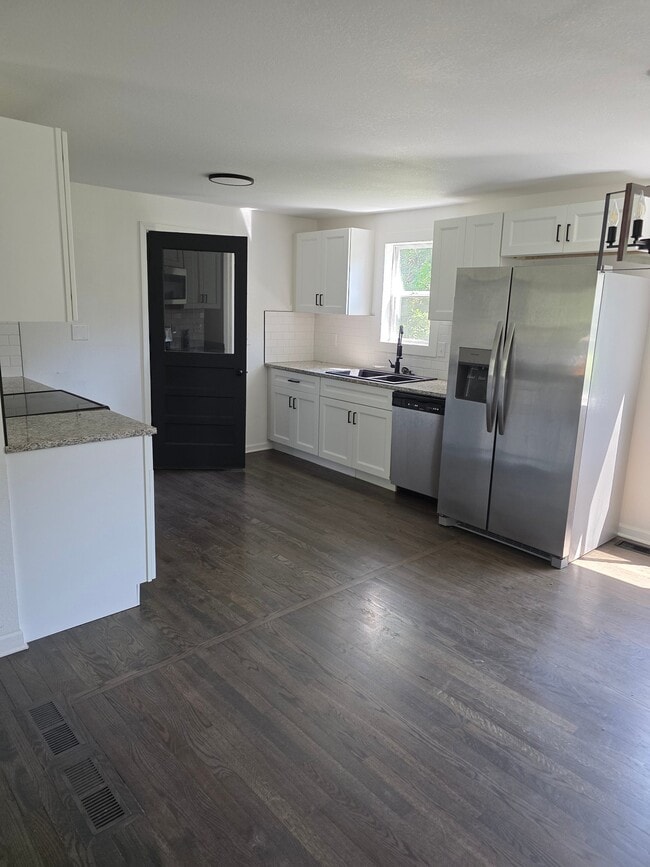 Building Photo - 5419 Ridgeway Ave