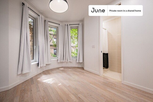 Foto del edificio - Room in Shared 4 bed/4 bath home in Ditmas Park