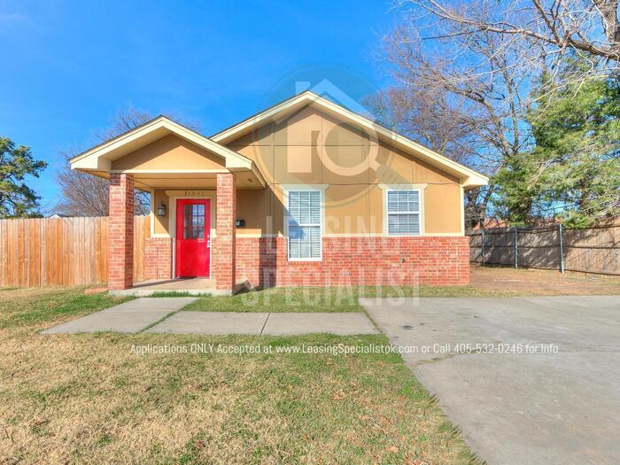 Primary Photo - HALF OFF 1ST MONTHS RENT! Updated Norman 3...