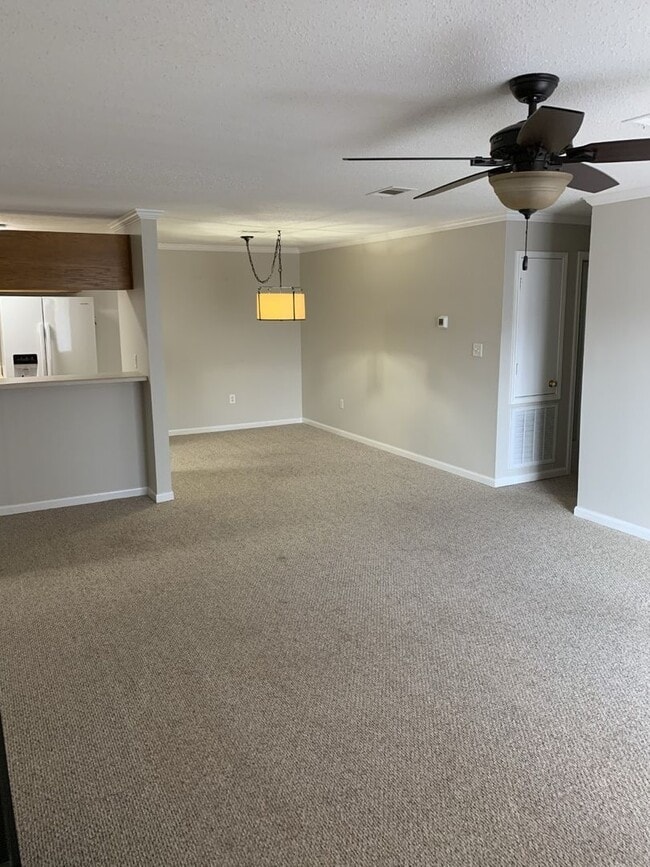 Building Photo - Condo available 8/7! All utilities included