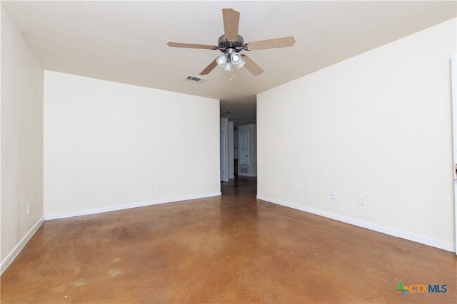 Building Photo - 211 W Arlo Rd