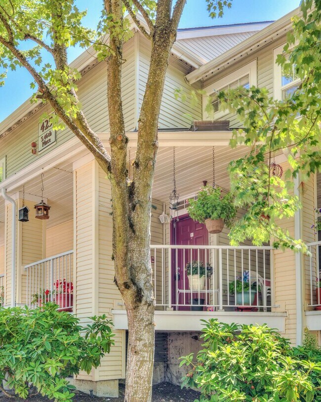 Foto del edificio - Perfect Location Renton Townhouse